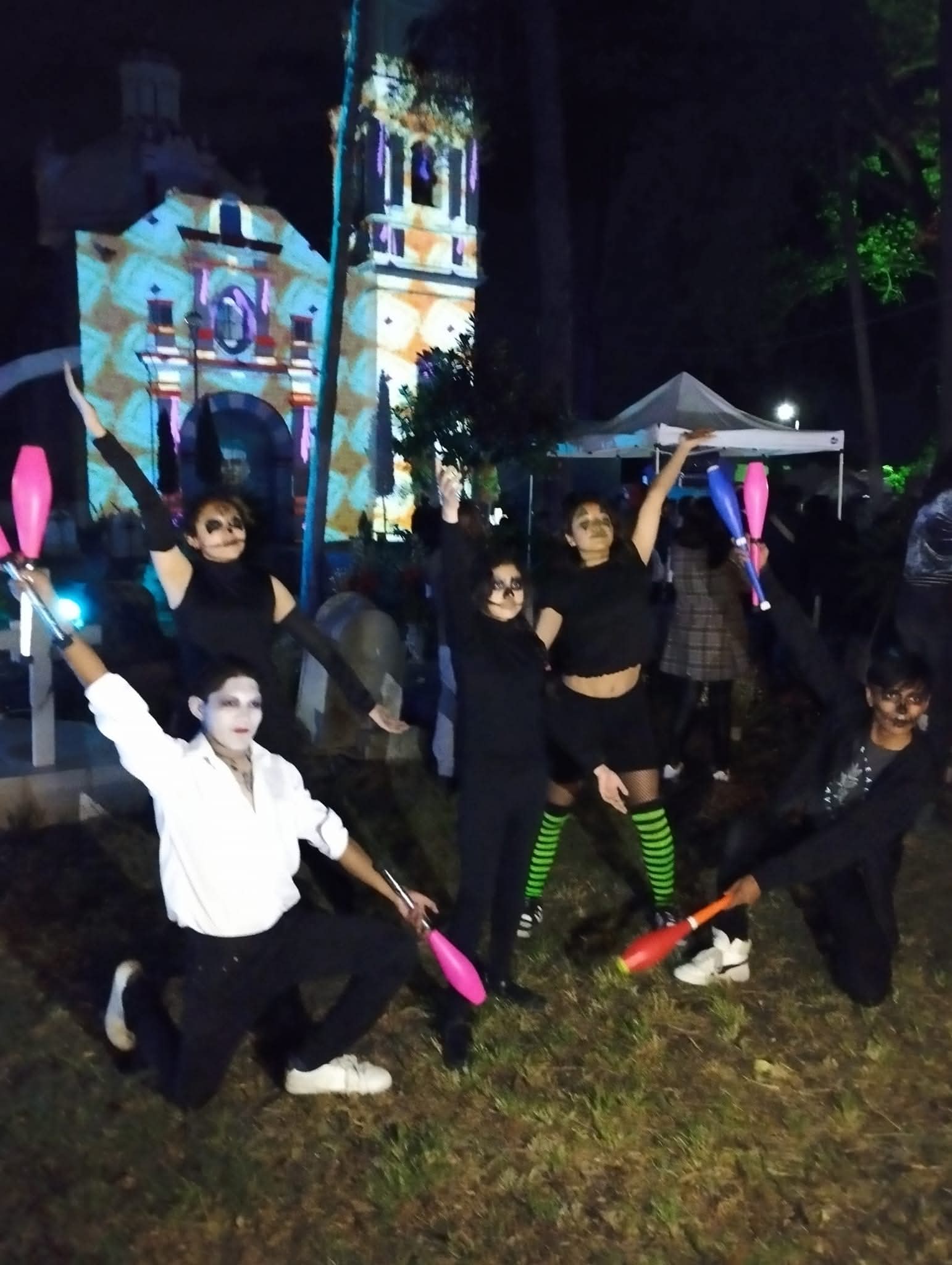 Actividad Cultural Comunitaria: Desfile de monstruos mexicanos